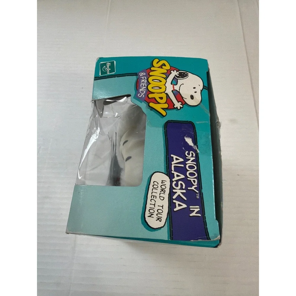 NEW Hasbro Snoopy in Alaska‎ Posable Figure w Removable Outfit Toy